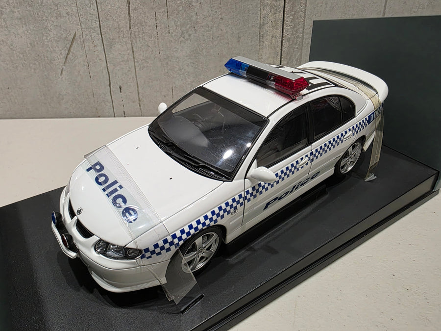 HOLDEN VX SS VICTORIAN POLICE CAR - 1:18 SCALE DIECAST MODEL - AUTOart