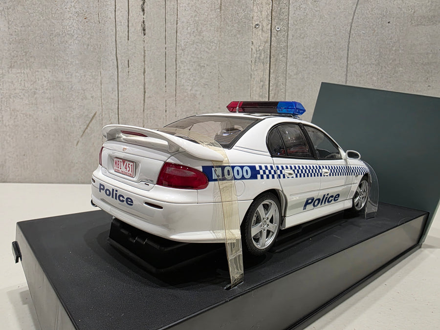 HOLDEN VX SS VICTORIAN POLICE CAR - 1:18 SCALE DIECAST MODEL - AUTOart