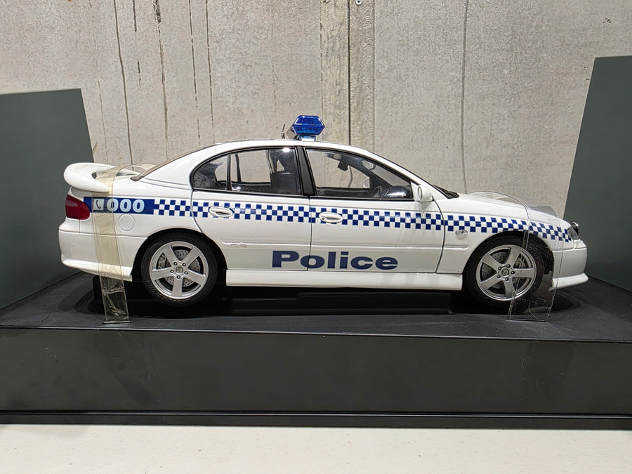 HOLDEN VX SS VICTORIAN POLICE CAR - 1:18 SCALE DIECAST MODEL - AUTOart