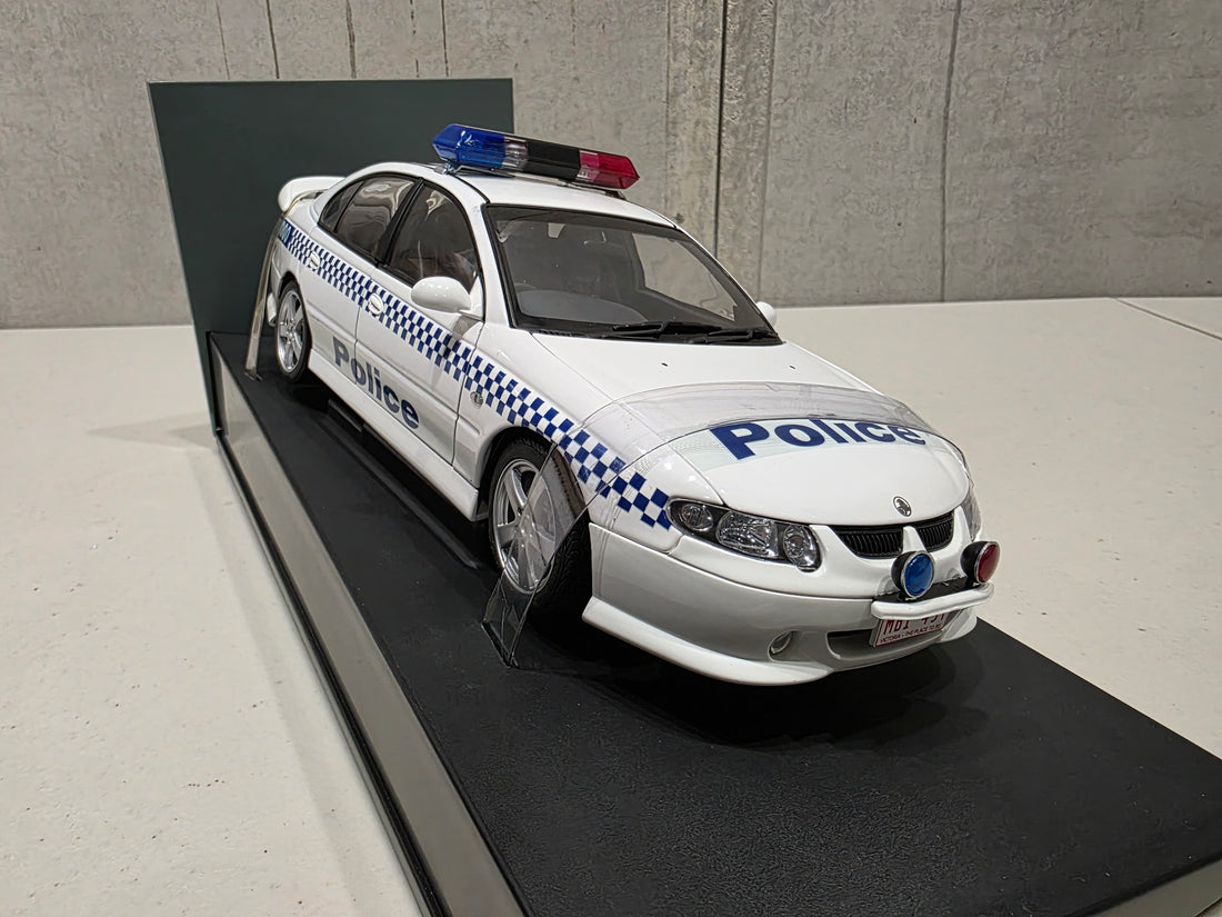 HOLDEN VX SS VICTORIAN POLICE CAR - 1:18 SCALE DIECAST MODEL - AUTOart