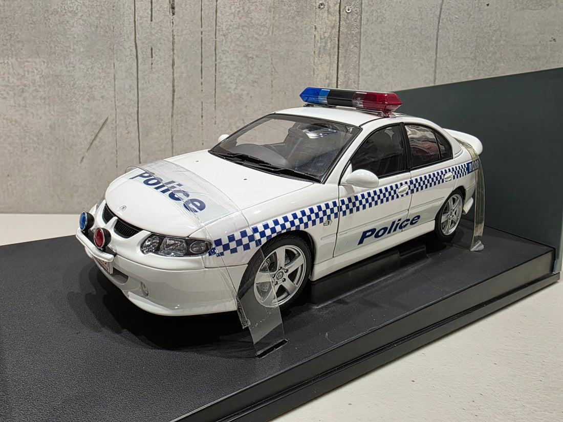 HOLDEN VX SS VICTORIAN POLICE CAR - 1:18 SCALE DIECAST MODEL - AUTOart