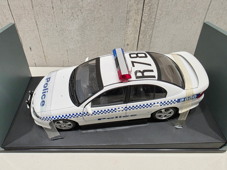HOLDEN VX SS VICTORIAN POLICE CAR - 1:18 SCALE DIECAST MODEL - AUTOart