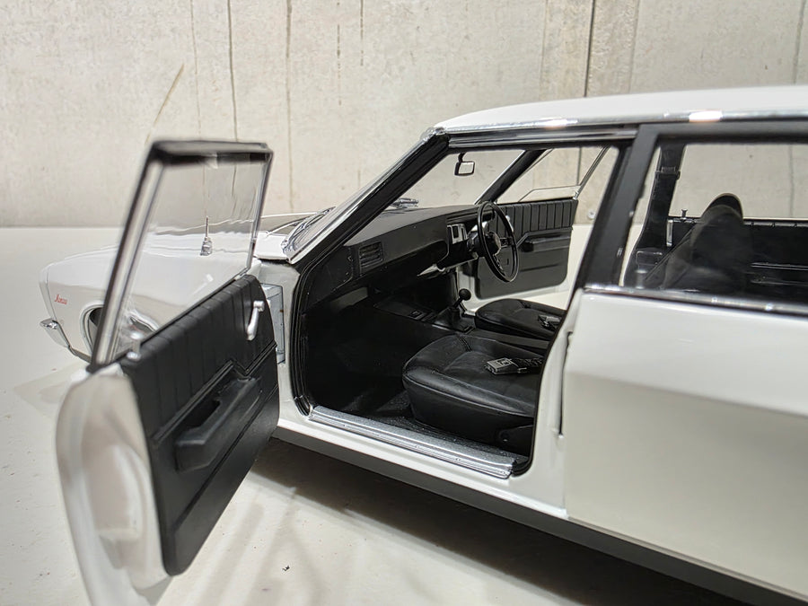 Holden HQ Monaro GTS Sedan Glacier White (350ci Engine) - 1:18 Scale Diecast Model