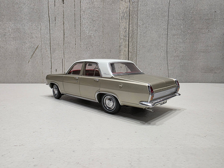 HOLDEN HR PREMIER - SIVER MINK - 1:18 SCALE DIECAST MODEL