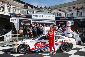 *PRE-ORDER* SHANE VAN GISBERGEN 2025 AUTOGRAPHED WEATHERTECH WATKINS GLEN RACED WIN 1:24 SCALE ARC DIECAST