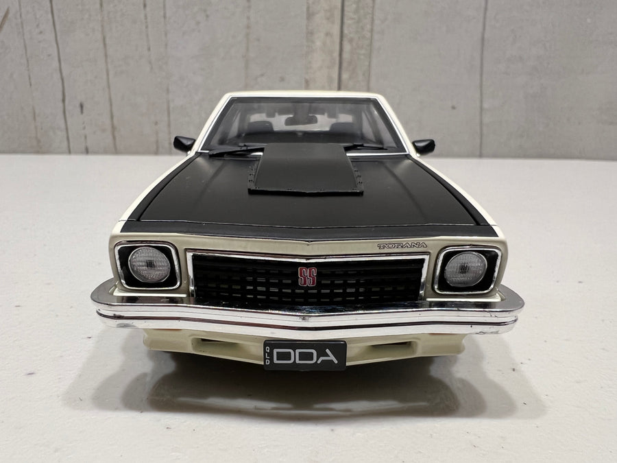 A9X TORANA 308 FACTORY CAR - 1:24 SCALE DIECAST MODEL - DDA