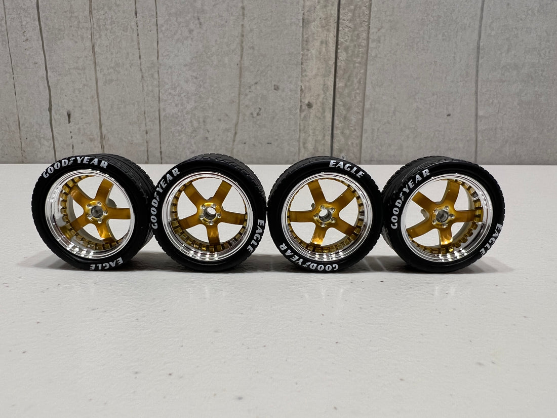 RAD GOLD CENTERED STAGGERED WHEEL & TYRE SET - 1:18 SCALE