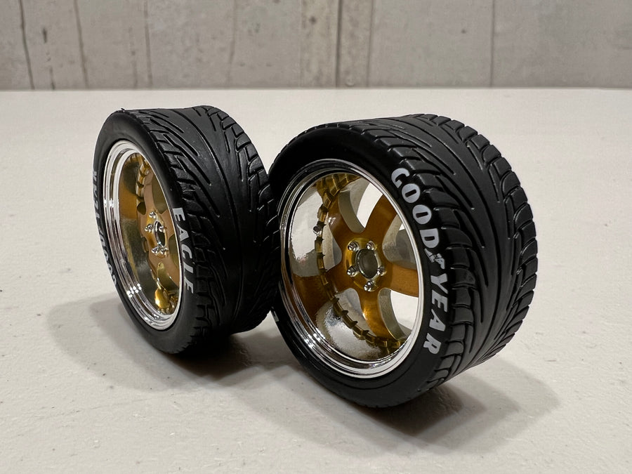 RAD GOLD CENTERED STAGGERED WHEEL & TYRE SET - 1:18 SCALE