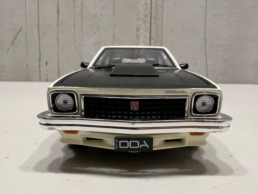 A9X TORANA 308 FACTORY CAR - 1:24 SCALE DIECAST MODEL - DDA