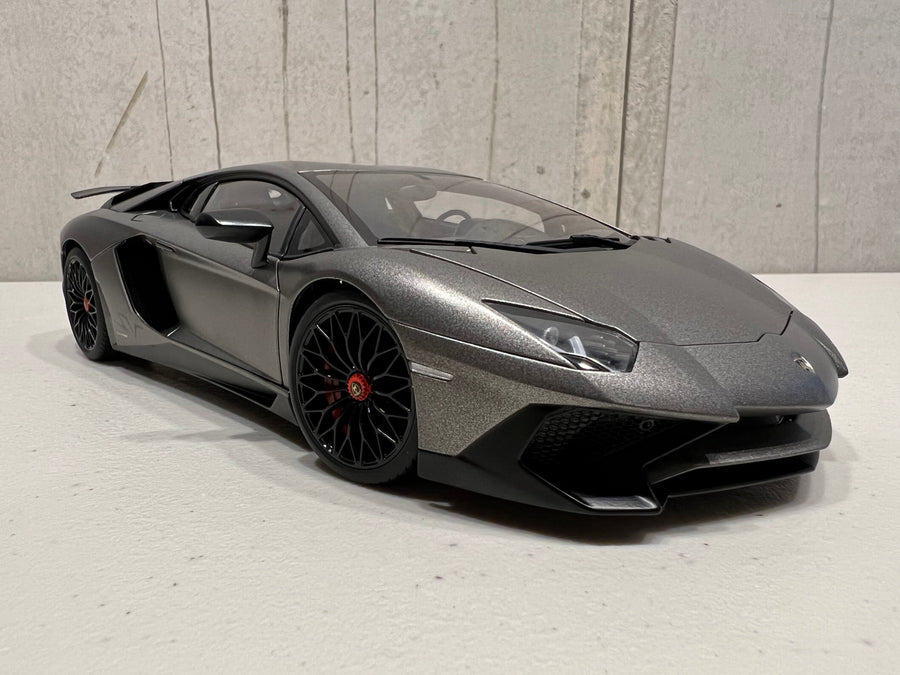 LAMBORGHINI AVENTADOR LP750-4 SV (GRIGIO TITANS/MATT GREY) 1:18 - AUTOART