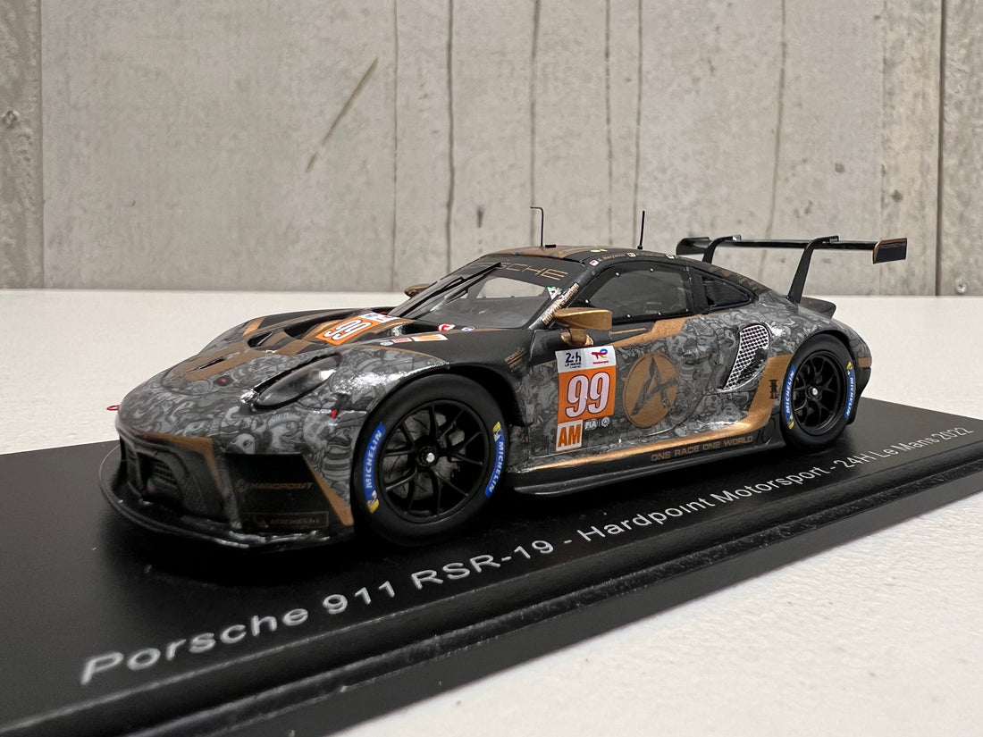IXO 1:43 - Model car (2) - 2 x Porsche 911 RSR - 24h Le Mans & Bahrain IXO 1:43 - Model car (2) - 2 x Porsche 911 RSR - 24h Le Mans & Bahrain
