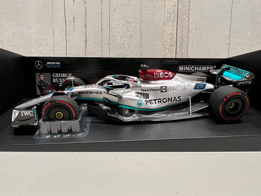 MERCEDES-AMG PETRONAS FORMULA ONE TEAM F1 W13 E PERFORMANCE - GEORGE RUSSELL – 2022 - 1:18 Scale Diecast Model Car