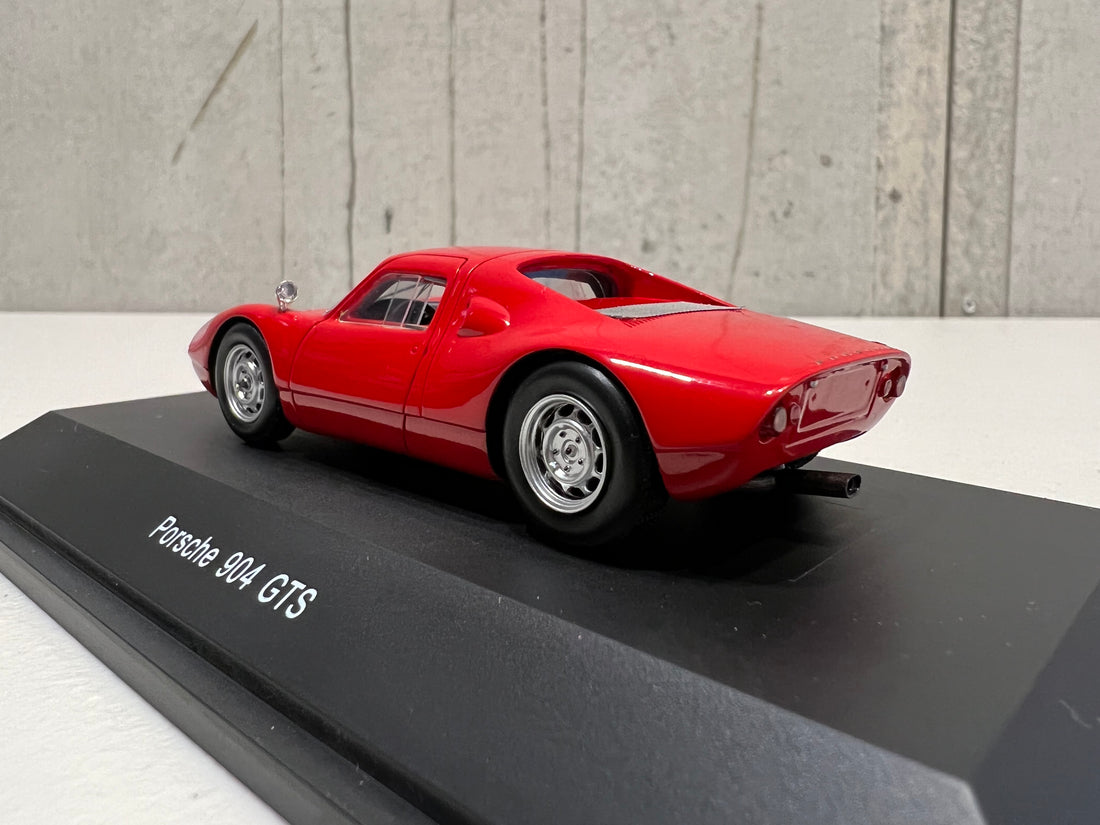 Porsche 904 GTS Red - 1:43 Scale Resin Model Car - Spark