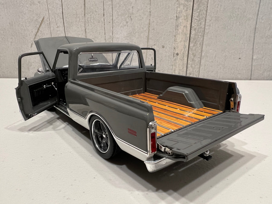 1969 CHEVROLET C10 CUSTOM - LS-10 - 1:18 SCALE DIECAST MODEL - ACME