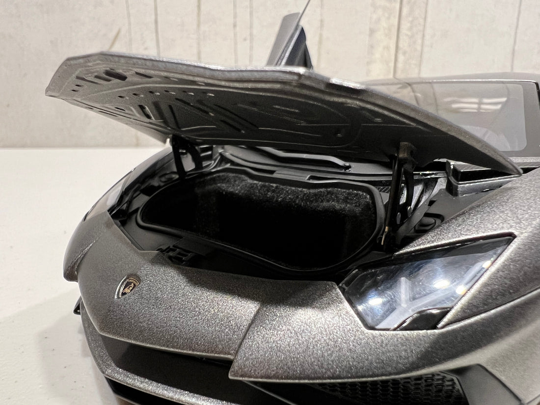 LAMBORGHINI AVENTADOR LP750-4 SV (GRIGIO TITANS/MATT GREY) 1:18 - AUTOART