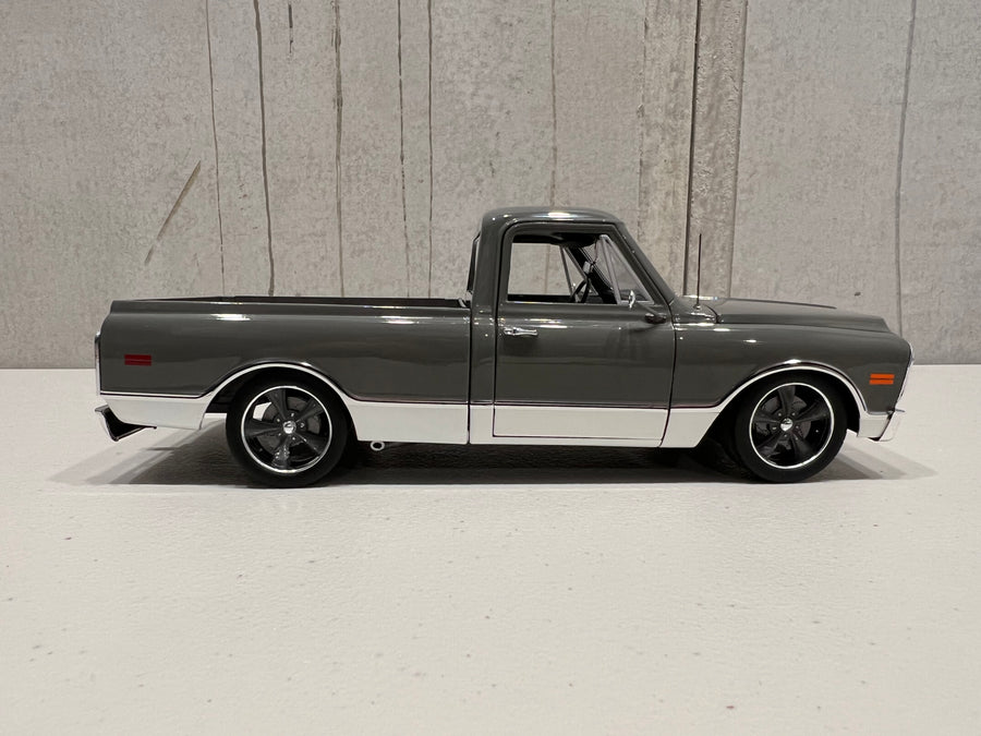 1969 CHEVROLET C10 CUSTOM - LS-10 - 1:18 SCALE DIECAST MODEL - ACME