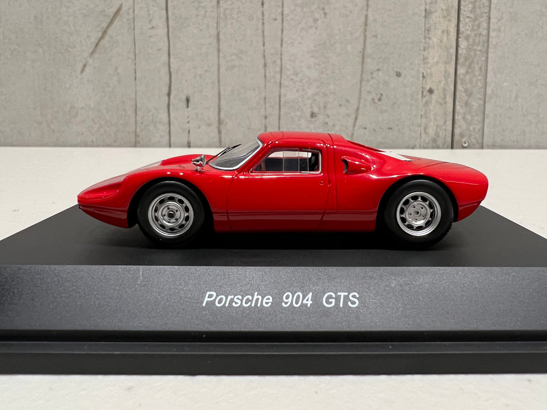 Porsche 904 GTS Red - 1:43 Scale Resin Model Car - Spark