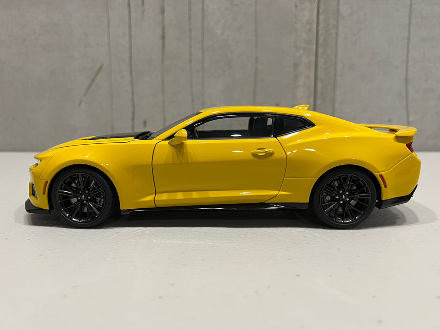 CHEVROLET CAMARO ZL1 2017 (BRIGHT YELLOW) 1:18 COMPOSITE - AUTOART