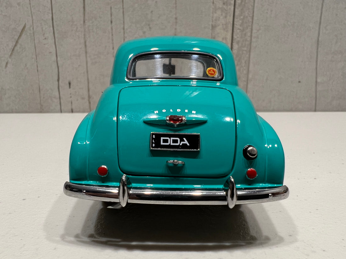 1948 GREEN FX HOLDEN SEDAN - 1:24 SCALE DIECAST MODEL - DDA