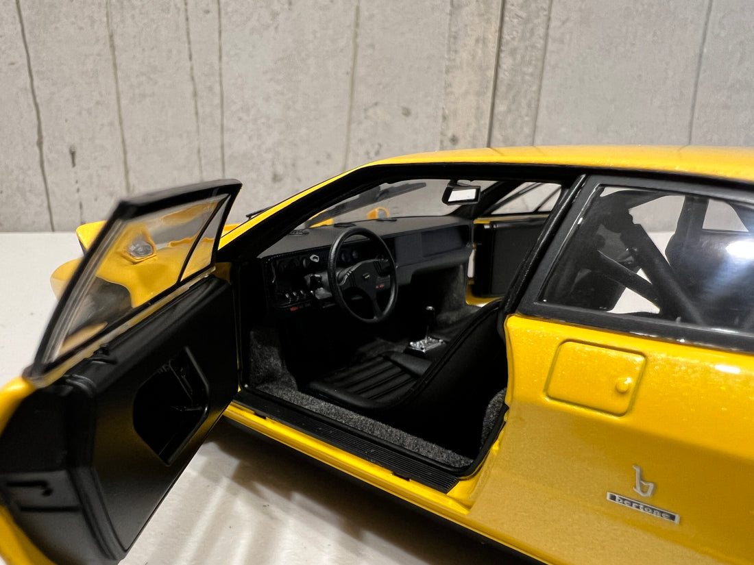 Lamborghini Urraco Rally - Yellow Pearl - 1:18 Scale Diecast Model Car - Kyosho