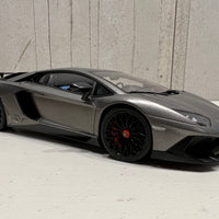 LAMBORGHINI AVENTADOR LP750-4 SV (GRIGIO TITANS/MATT GREY) 1:18 - AUTOART