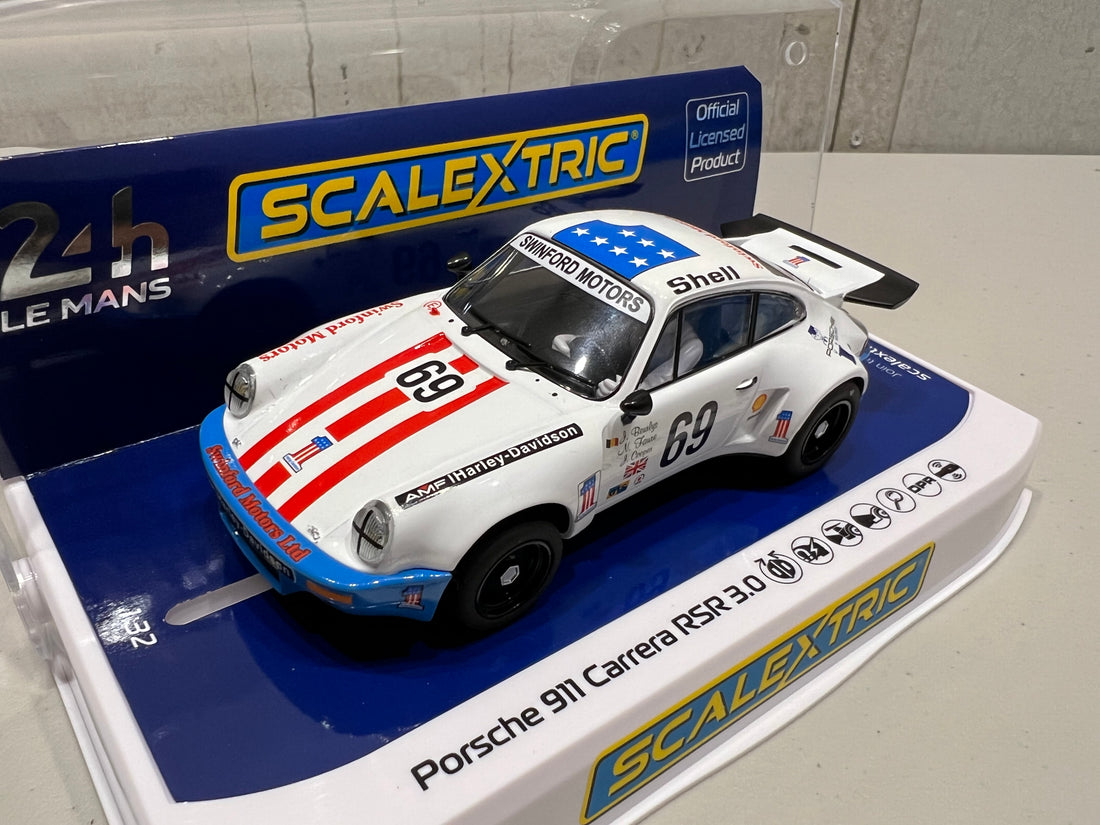 Scalextric Porsche 911 RSR 3.0 - Gulf Edition. Classic GT Scalextric Porsche 911 RSR 3.0 - Gulf Edition. Classic GT