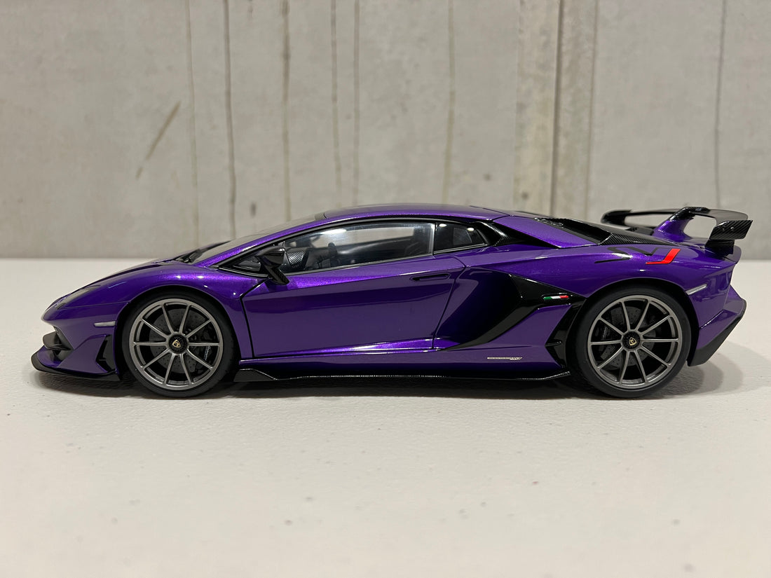 LAMBORGHINI AVENTADOR SVJ (VIOLA PASIFAE/PEARL PURPLE) 1:18 - AUTOART