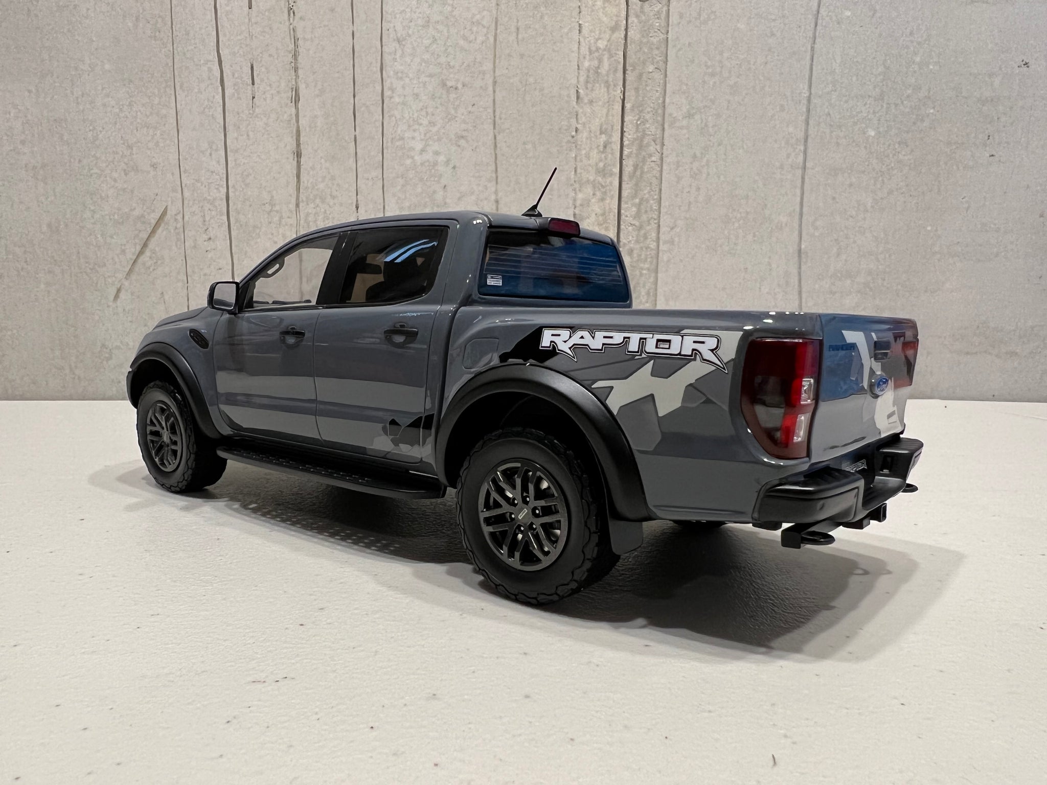 Ford Ranger Raptor - Conquer Grey 1:18 Resin Model - Authentic Collect ...