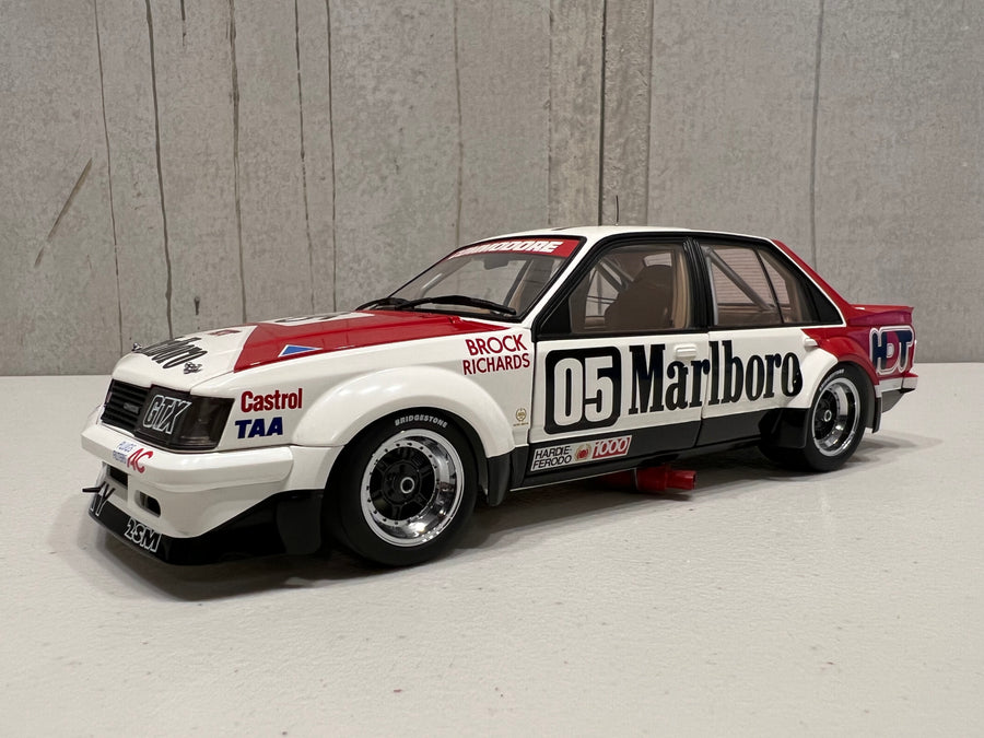 Holden VC Commodore Peter Brock 1980 Bathurst Winner - 1:18 Scale Diecast Model - CLASSIC CARLECTABLES