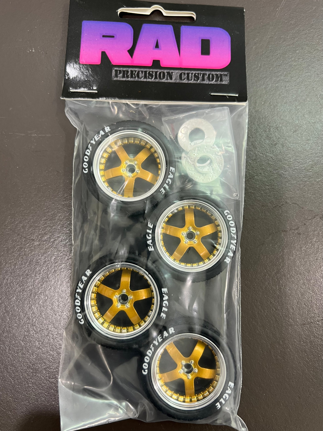 Rad Racer Wheel RAD GOLD CENTERED STAGGERED WHEEL & TYRE SET - 1:18 SCALE