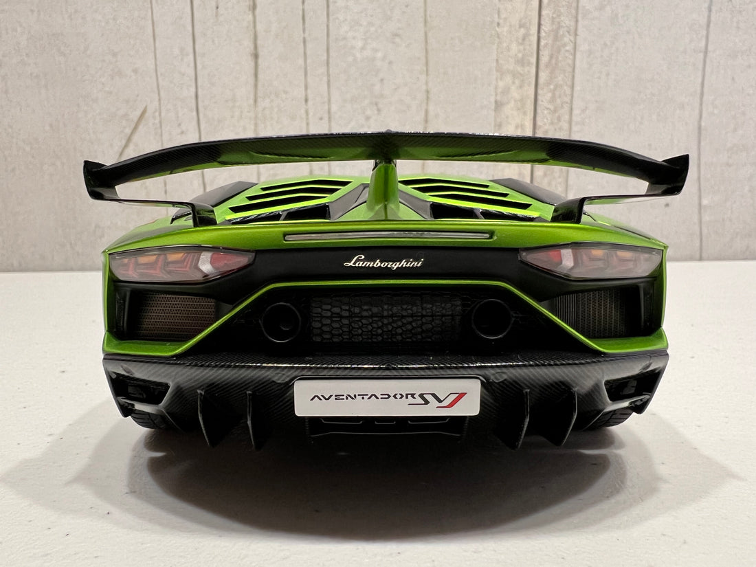 LAMBORGHINI AVENTADOR SVJ (VERDE ALCEO/MATT GREEN) 1:18 AUTOART