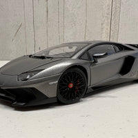 LAMBORGHINI AVENTADOR LP750-4 SV (GRIGIO TITANS/MATT GREY) 1:18 - AUTOART