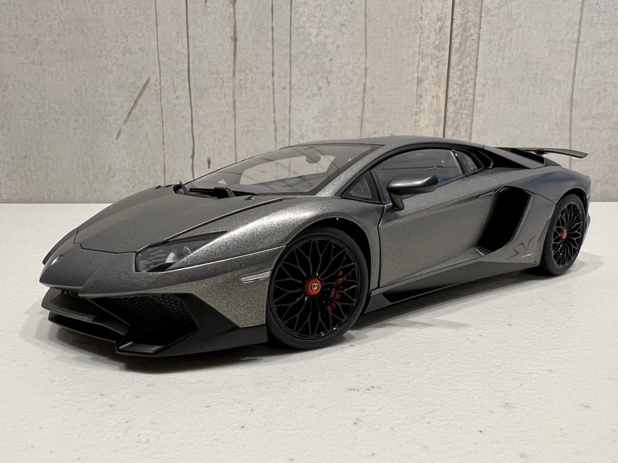 LAMBORGHINI AVENTADOR LP750-4 SV (GRIGIO TITANS/MATT GREY) 1:18 - AUTOART