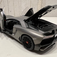 LAMBORGHINI AVENTADOR LP750-4 SV (GRIGIO TITANS/MATT GREY) 1:18 - AUTOART