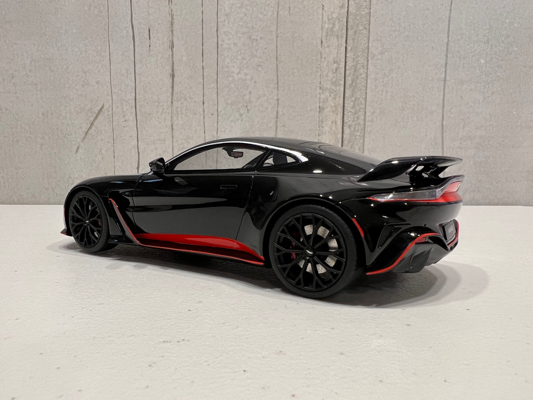 Aston Martin V12 Vantage Jet Black - 1:18 Scale Resin Model Car - TOPSPEED