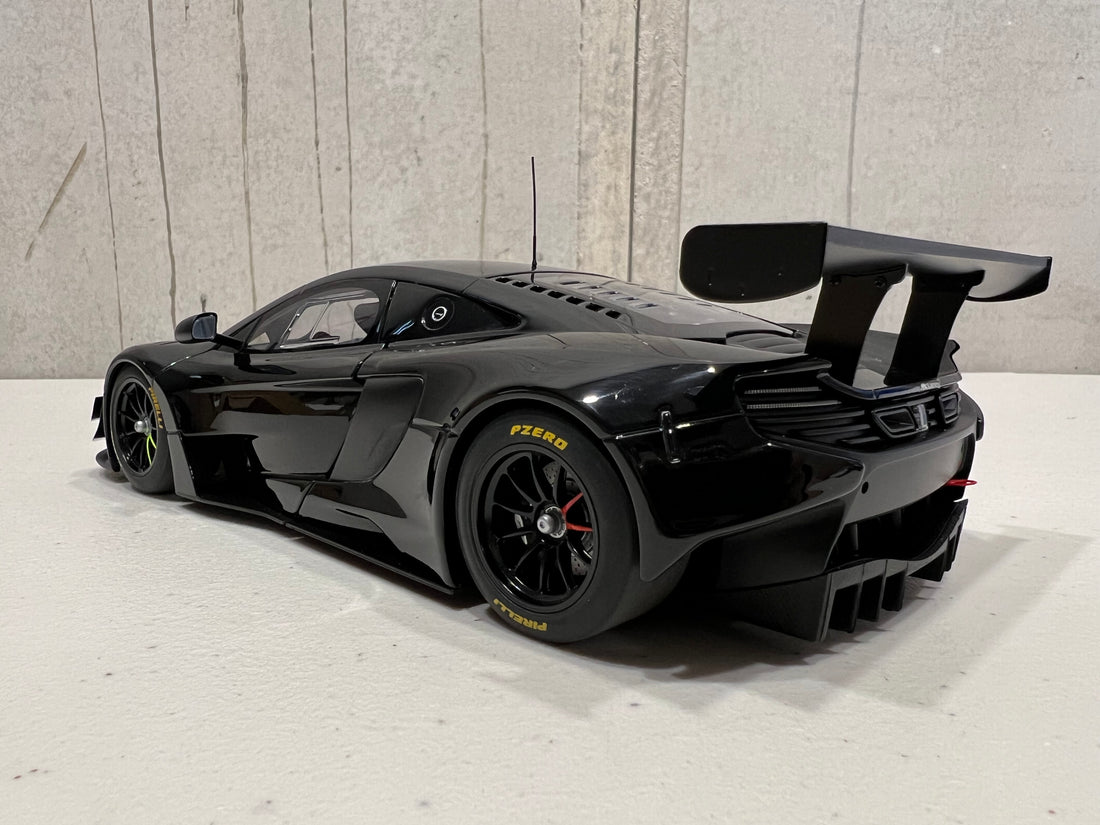 McLAREN 650S GT3 (GLOSS BLACK/MATT BLACK ACCENTS) 1:18 - AUTOART