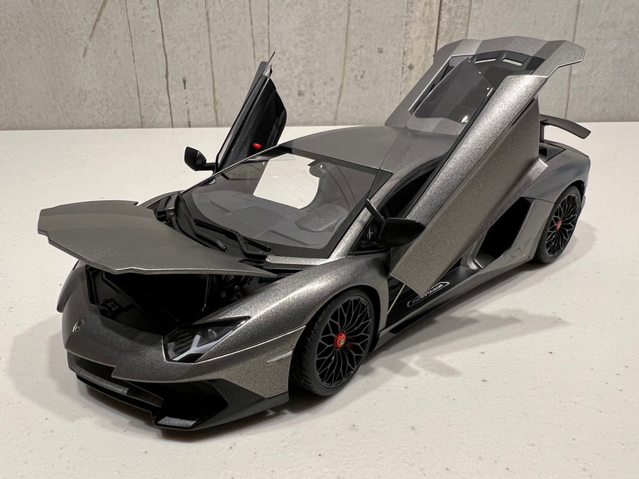 LAMBORGHINI AVENTADOR LP750-4 SV (GRIGIO TITANS/MATT GREY) 1:18 - AUTOART