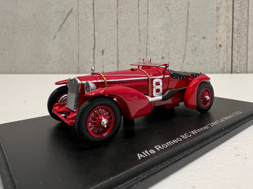 Alfa Romeo 8C No.8 Winner 24H Le Mans 1932 - R. Sommer - L. Chinetti - 1:43 Scale Resin Model Car - Spark