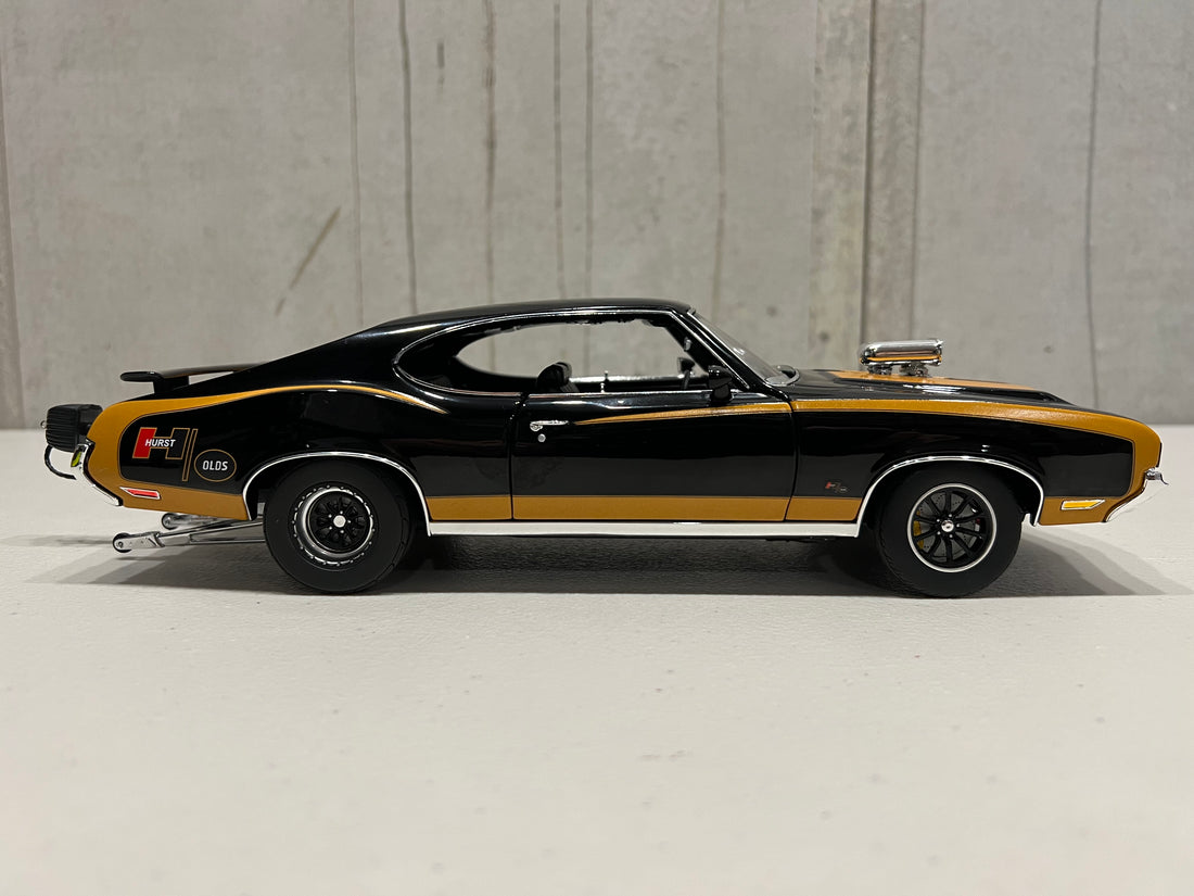 1/18 SCALE ACME 1972 Oldsmobile 442 Hurst Drag Outlaw black & red L.E. 1 OF 120 | #4702006035 1/18 SCALE ACME 1972 Oldsmobile 442 Hurst Drag Outlaw black & red L.E. 1 OF 120 | #4702006035