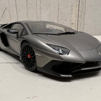 LAMBORGHINI AVENTADOR LP750-4 SV (GRIGIO TITANS/MATT GREY) 1:18 - AUTOART