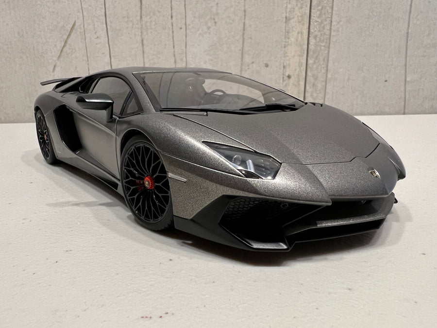 LAMBORGHINI AVENTADOR LP750-4 SV (GRIGIO TITANS/MATT GREY) 1:18 - AUTOART