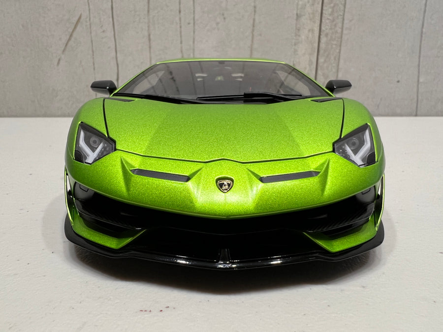 LAMBORGHINI AVENTADOR SVJ (VERDE ALCEO/MATT GREEN) 1:18 AUTOART