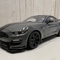 FORD SHELBY GT-350R (LEAD FOOT GREY W/ BLACK STRIPES) 1:18 - AUTOART