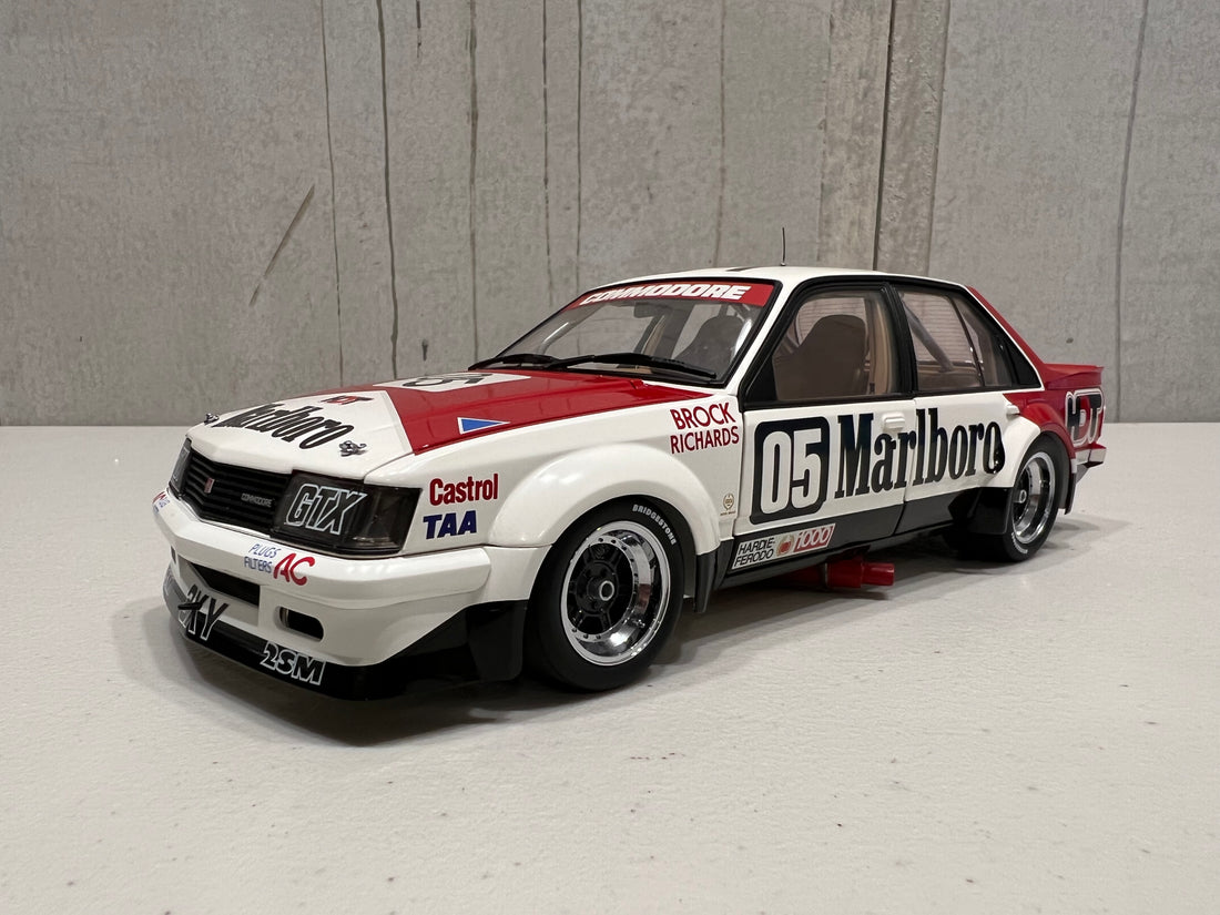 Holden VC Commodore Peter Brock 1980 Bathurst Winner - 1:18 Scale Diecast Model - CLASSIC CARLECTABLES