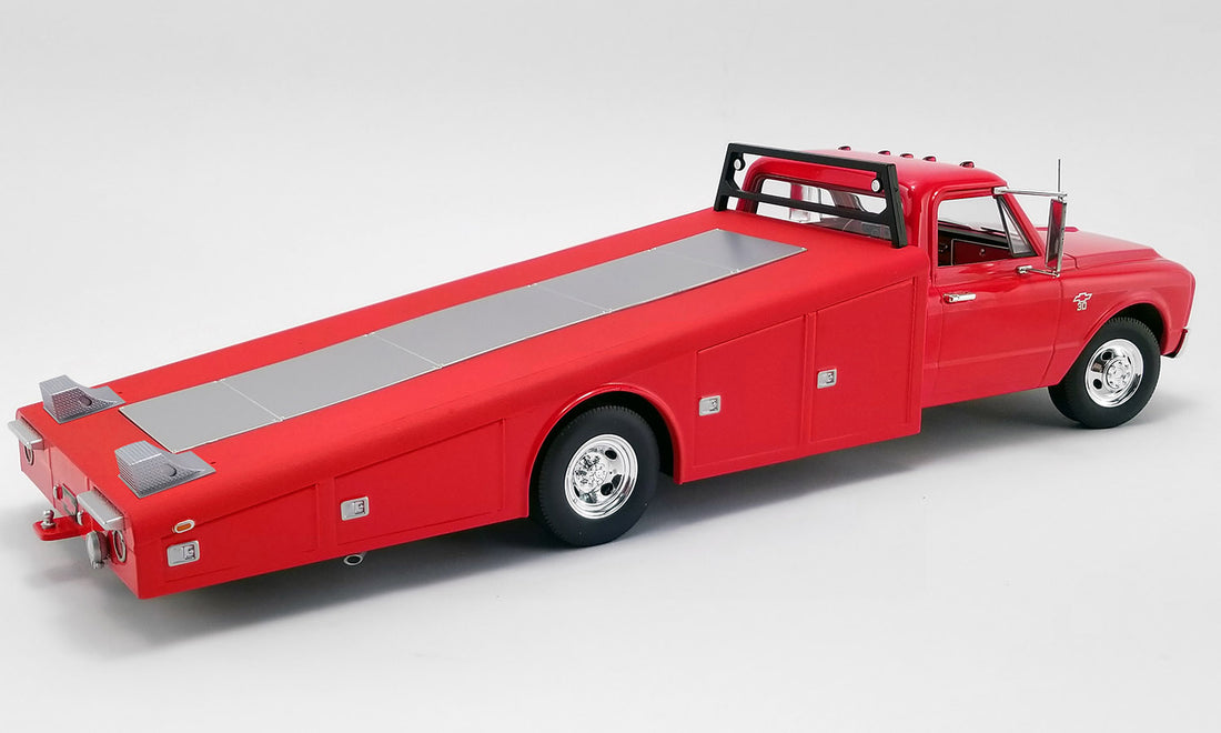 1967 CHEVROLET C-30 RAMP TRUCK 1:18 SCALE DIECAST MODEL