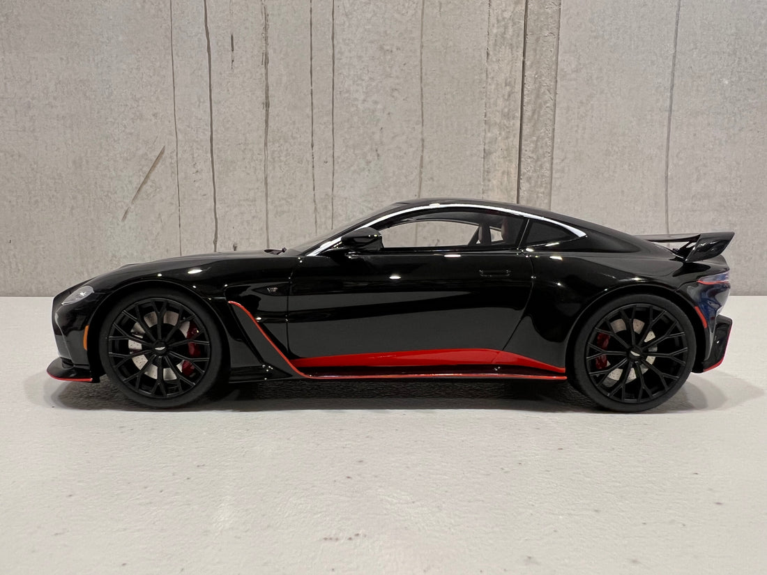 Aston Martin V12 Vantage Jet Black - 1:18 Scale Resin Model Car - TOPSPEED