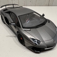 LAMBORGHINI AVENTADOR LP750-4 SV (GRIGIO TITANS/MATT GREY) 1:18 - AUTOART