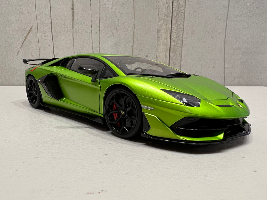 LAMBORGHINI AVENTADOR SVJ (VERDE ALCEO/MATT GREEN) 1:18 AUTOART