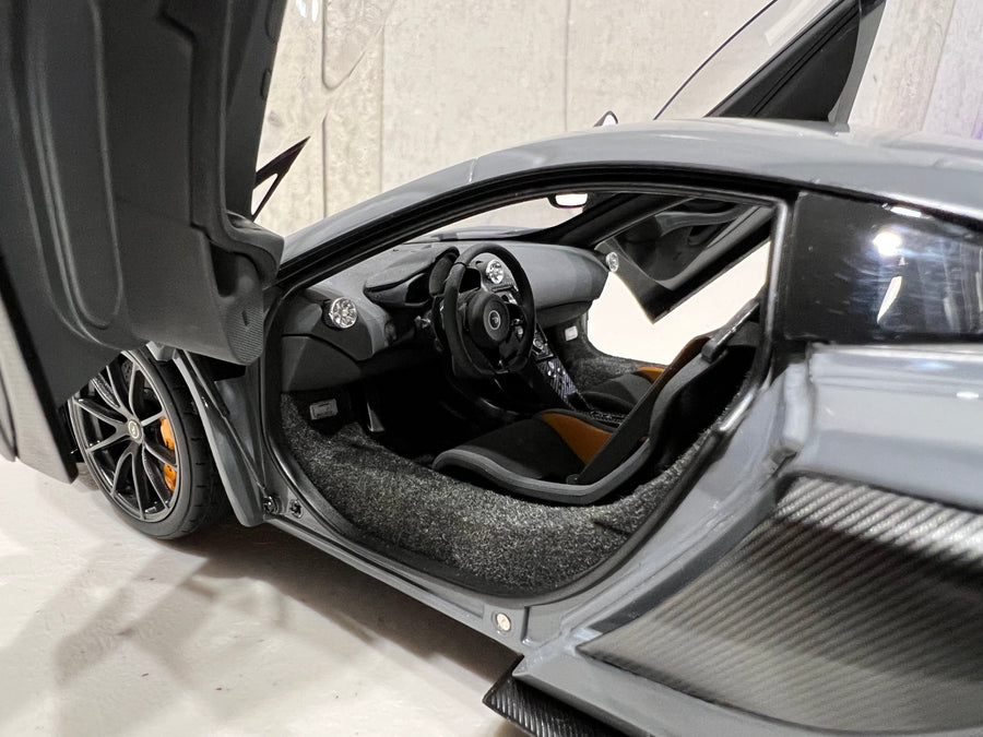 McLAREN 675LT (CHICANE GREY) 1:18 - AUTOART