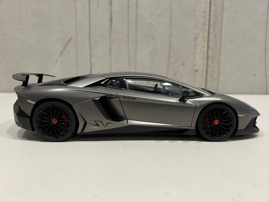 LAMBORGHINI AVENTADOR LP750-4 SV (GRIGIO TITANS/MATT GREY) 1:18 - AUTOART